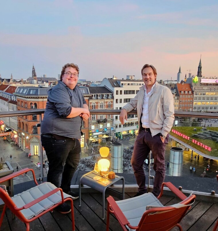 FAST TEAM: CEO Jan Thoresen (right) and Head of partnerships, Brage Lie Jor are supporting large mediagroups switching to Labrador CMS. Here at a rooftop in Copenhagen, Denmark.